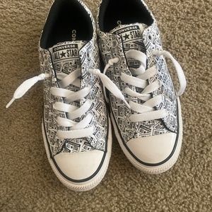 Converse brand new never worn size 5